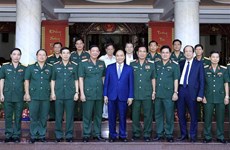 越南政府总理阮春福视察第九军区备战工作