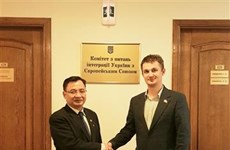 越南驻乌克兰大使馆与乌克兰-越南友好议员小组加强合作