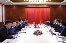 越南政府副总理兼外长范平明在老挝会见中国国务委员兼外长王毅