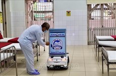新冠肺炎疫情期间顺化中央医院的特殊医用机器人