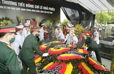 原越共中央总书记黎可漂遗体安葬仪式在河内市梅驿公墓举行