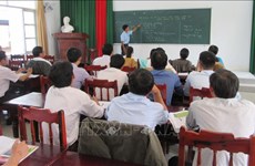 宁顺省提高各所学校的少数民族语言教学质量 