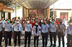 越南驻印尼大使馆对被扣押的越南渔民进行领事探视