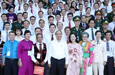 政府总理阮春福会见全国“好民运”模范代表
