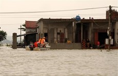 越南中部遭遇严重暴雨洪涝灾害 多地淹没在洪水之中