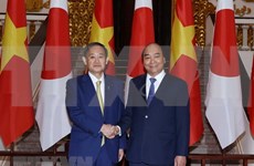  越南政府总理阮春福与日本首相菅义伟举行会谈