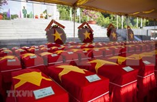 坚江省举行在柬牺牲越南烈士遗骸追悼会和安葬仪式