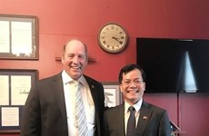 越南驻美国大使与美国共和党众议员泰德·游贺通电话 