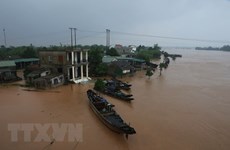 印度政府向越南中部各省受灾灾民提供援助