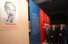 “越南共产党——从大会到大会”专题展开展
