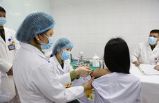 首款新冠疫苗正式获准在越南紧急情况下使用