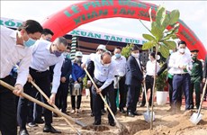 阮春福总理出席在富安省举行的永远铭记胡伯伯恩德植树节启动仪式