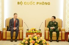 越南国防部部长潘文江会见美国驻越南大使丹尼尔•克里滕布林克
