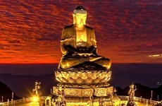 老街省一尊阿弥陀佛铜像创下“亚洲坐落在最高处的佛像”纪录