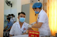越南政府总理范明政：决不得掉以轻心 提高健康意识