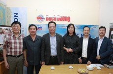 越南外交部副部长邓明魁与越南俄罗斯友好协会举行工作会议