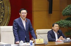 越南国会主席王廷惠与国会对外委员会举行工作座谈会