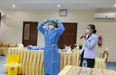 老挝对越南卫生专家代表团所分享的经验予以高度评价