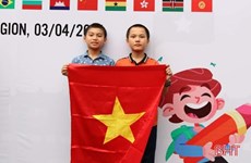 河静省两名初中一年级学生在泰国国际数学竞赛中获得铜牌