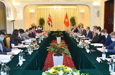 越南外交部长裴青山与英国外交大臣多米尼克·拉布举行会谈