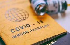 考虑试用“疫苗旅游护照”