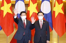 越南国会主席王廷惠会见老挝人民革命党总书记、国家主席通伦