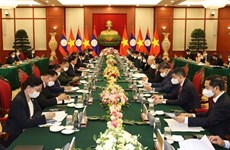 越共中央总书记阮富仲与老挝人民革命党总书记、国家主席通伦举行了会谈