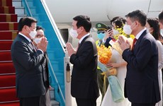 老挝人民革命党中央总书记、国家主席抵达首都河内开始对越南进行正式友好访问