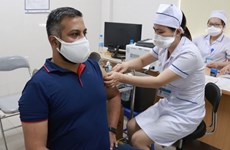 外国驻越媒体机构50名记者获得新冠疫苗接种