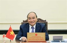 越南国家主席阮春福与印尼总统佐科·维多多通电话