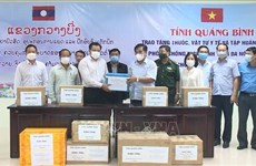  广平省向老挝甘蒙省捐赠防控牛结节疹疫情药品和医疗物资