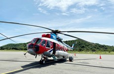 直升机空运新冠疫苗至昆岛县
