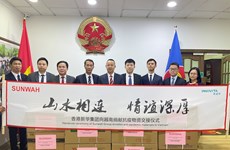 中国香港新华集团向越南北部省份捐赠价值20万美元的抗疫物资