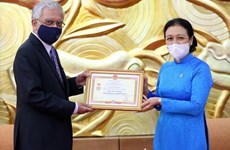 联合国常驻越南协调员荣获越南友谊勋章