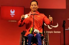 2020年东京残奥会：越南举重运动员黎文公摘下银牌