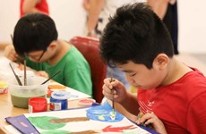 越南美术博物馆为儿童们举行在线创新空间体验活动