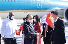   越南国家主席阮春福抵达哈瓦那 开始对古巴进行正式友好访问   
