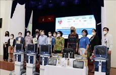 越南美国商会为越南疫情防控工作捐赠医疗设备