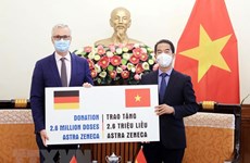 越南接受由德国政府捐助的260万剂阿斯利康疫苗