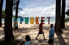 泰国普吉岛为接种全剂量疫苗的游客敞开大门