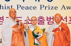越南师姑释女戒性荣获韩国颁发的“世界和平慈善活动”奖