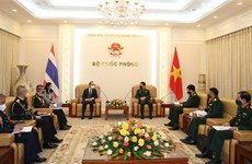 越南国防部部长潘文江会见泰国驻越南大使尼康德·巴兰库拉