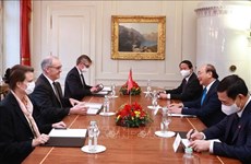 越南国家主席阮春福与瑞士总统居伊•帕默林举行会谈