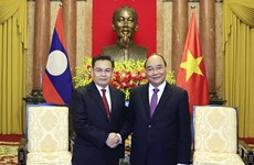 越南国家主席阮春福会见老挝国会主席