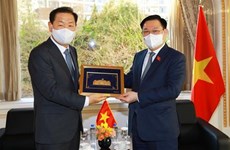 越南国会主席王廷惠会见韩国企业领导