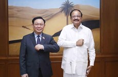 越南国会主席王廷惠会见印度副总统兼联邦院议长文卡亚•奈杜