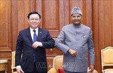 越南国会主席王廷惠会见印度总统拉姆•纳特•科温德