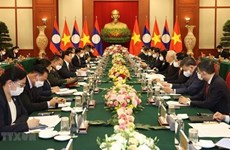 老挝总理对越南进行正式访问：越老携手并肩共促发展
