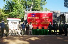 得农省向柬埔寨蒙多基里省捐赠粮食和医疗物资