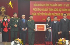 越南国防部部长潘文江大将在永福省开展春节走访慰问活动